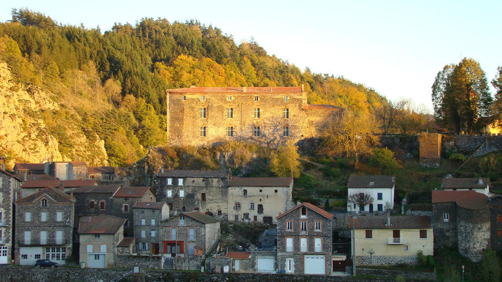 Gite-Hôtel La Cabourne Saint-Privat-dʼAllier Extérieur photo